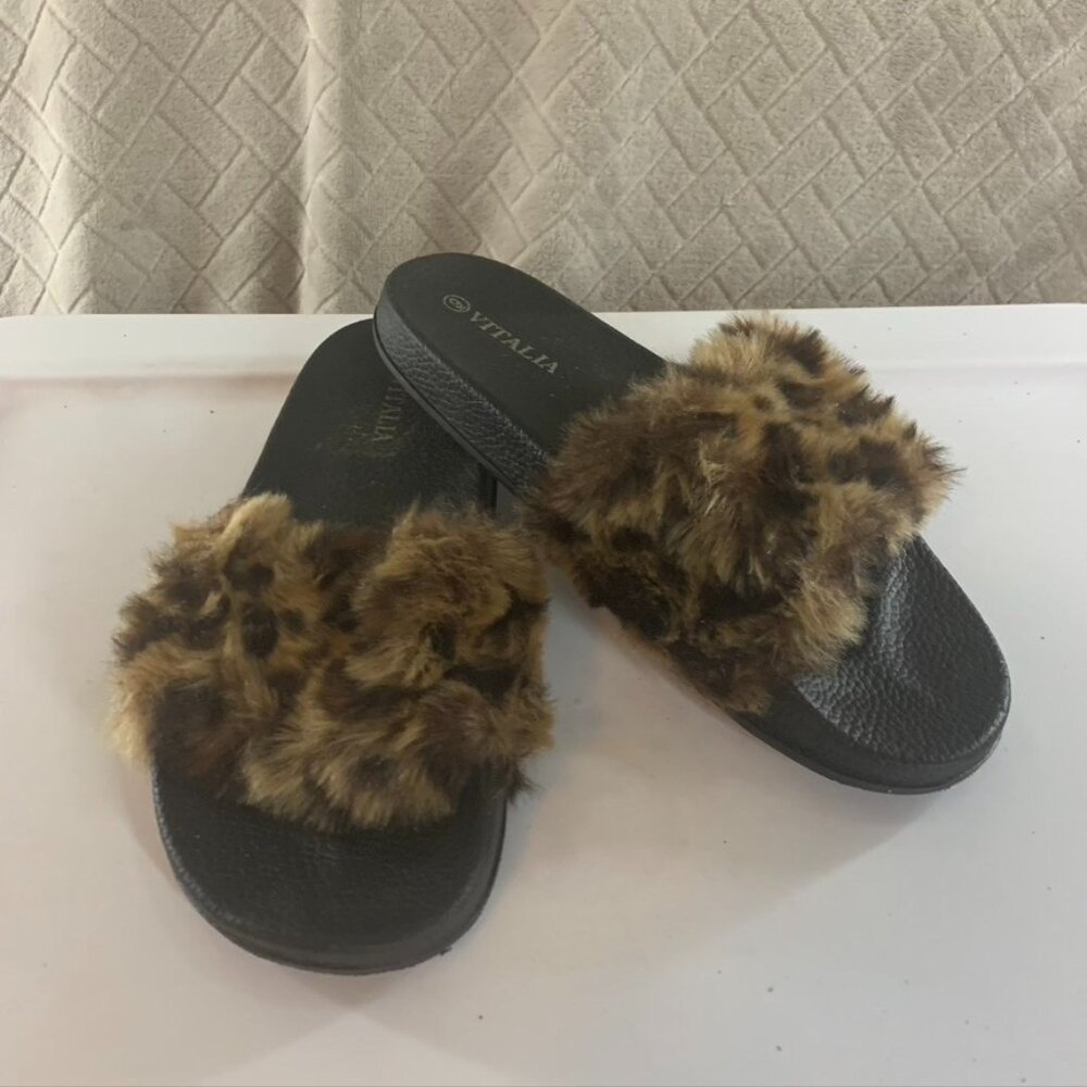 Vitalia Sandals Womens 9 Black Brown Fuzzy Leopard Print Slip On Slides